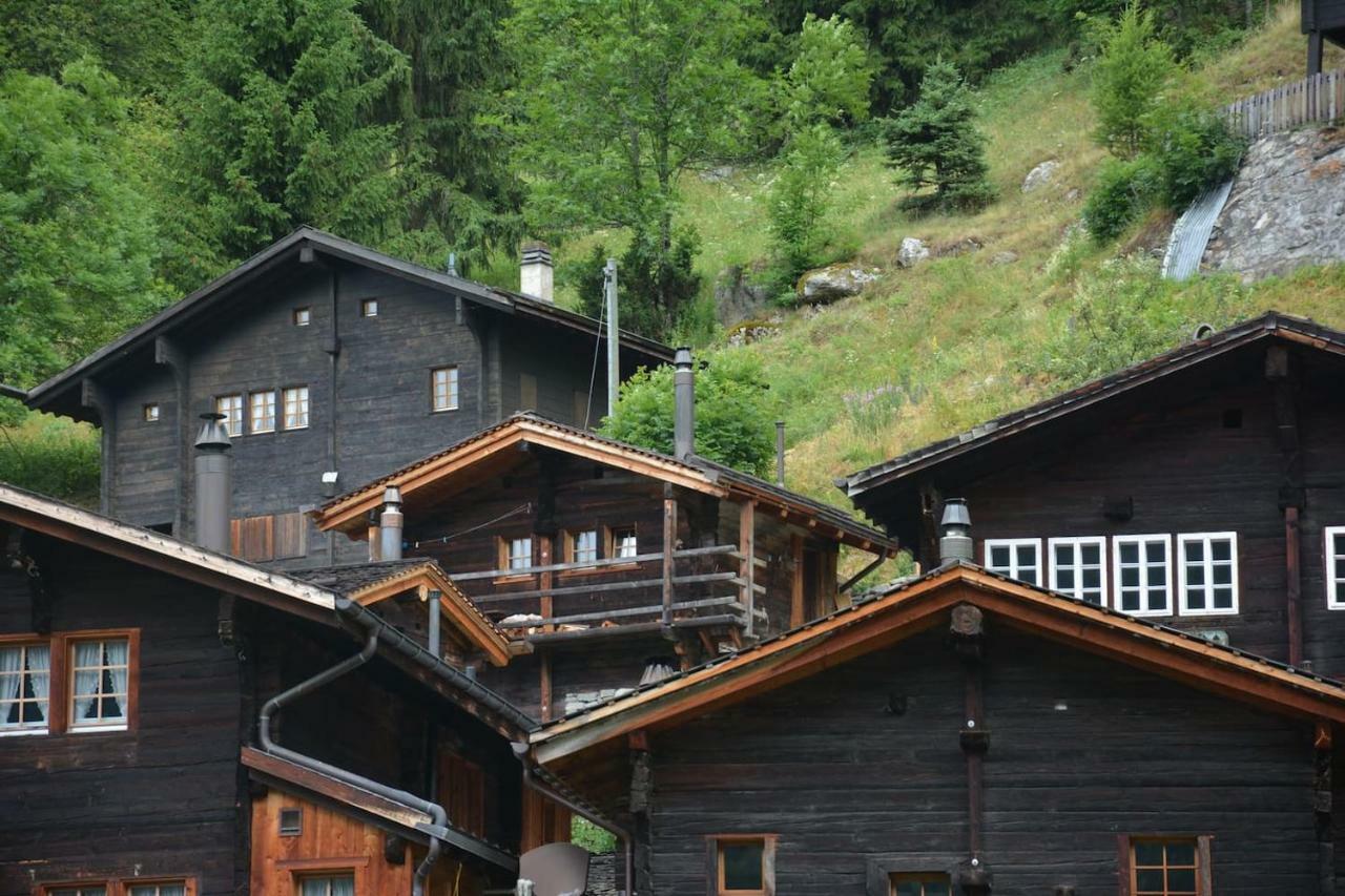 Denkmalgeschuetzter Spycher Total Renoviert Goms Exterior photo